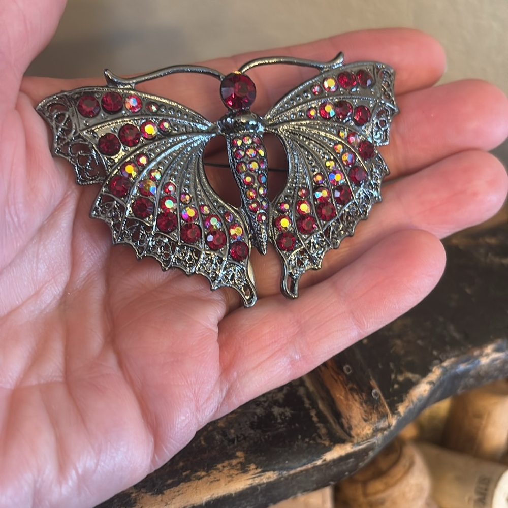 Red Gemstone Butterfly Brooch set in a gunmetal/silver setting - Picture 2 of 4